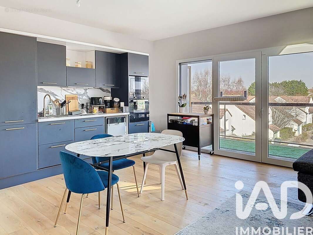 Photo 3 - Appartement à VOISINS-LE-BRETONNEUX