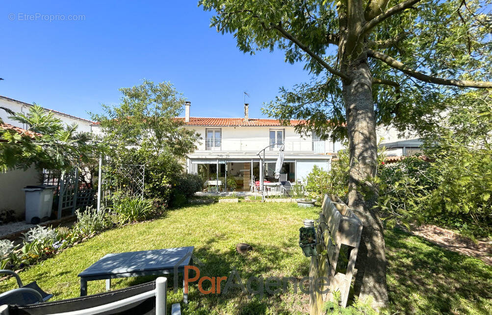 Maison à SAINT-JUST-LUZAC