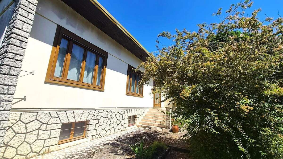 Maison à ORMOY-LA-RIVIERE