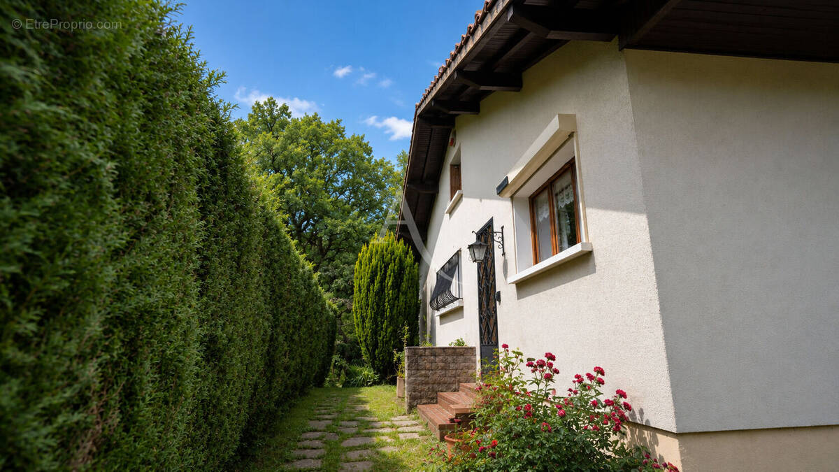 Maison à COLLONGES-SOUS-SALEVE
