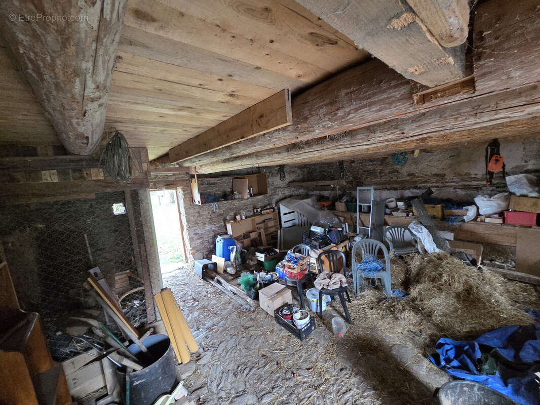 Autre à CHAMPAGNAC-LE-VIEUX