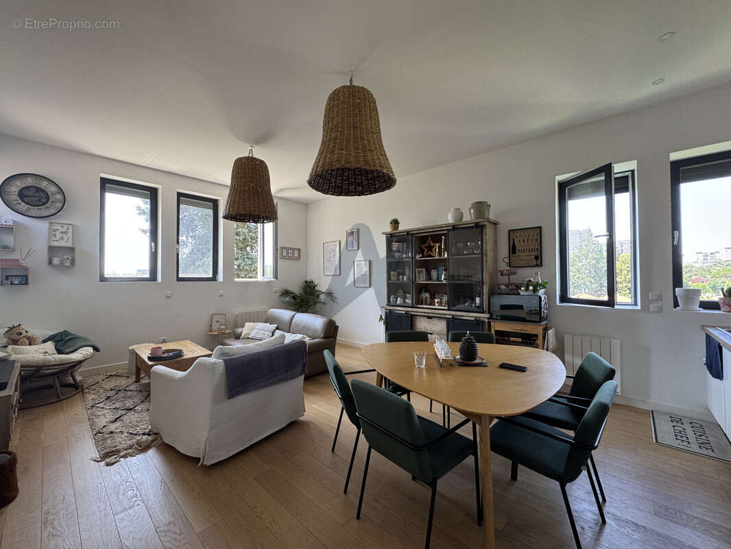Appartement à CHAMPAGNE-AU-MONT-D'OR