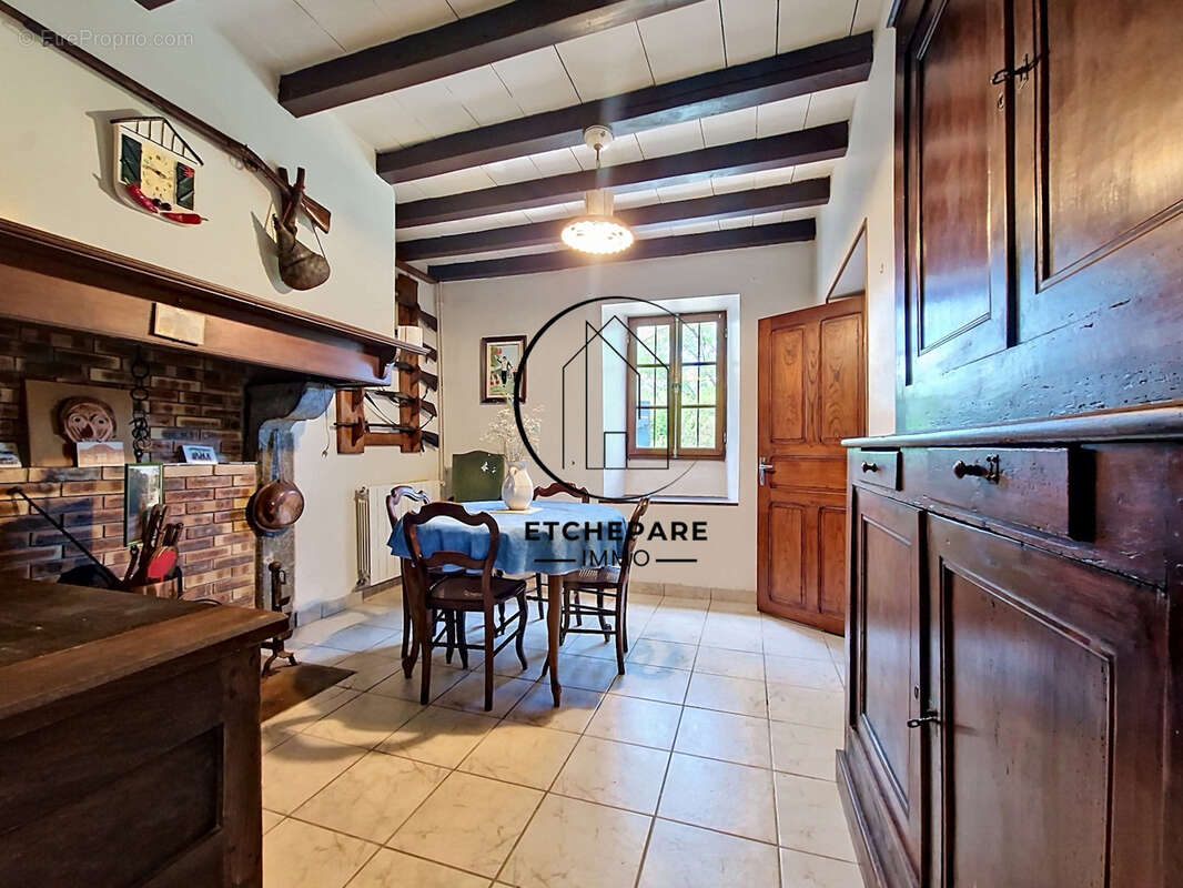 Maison à LAGUINGE-RESTOUE