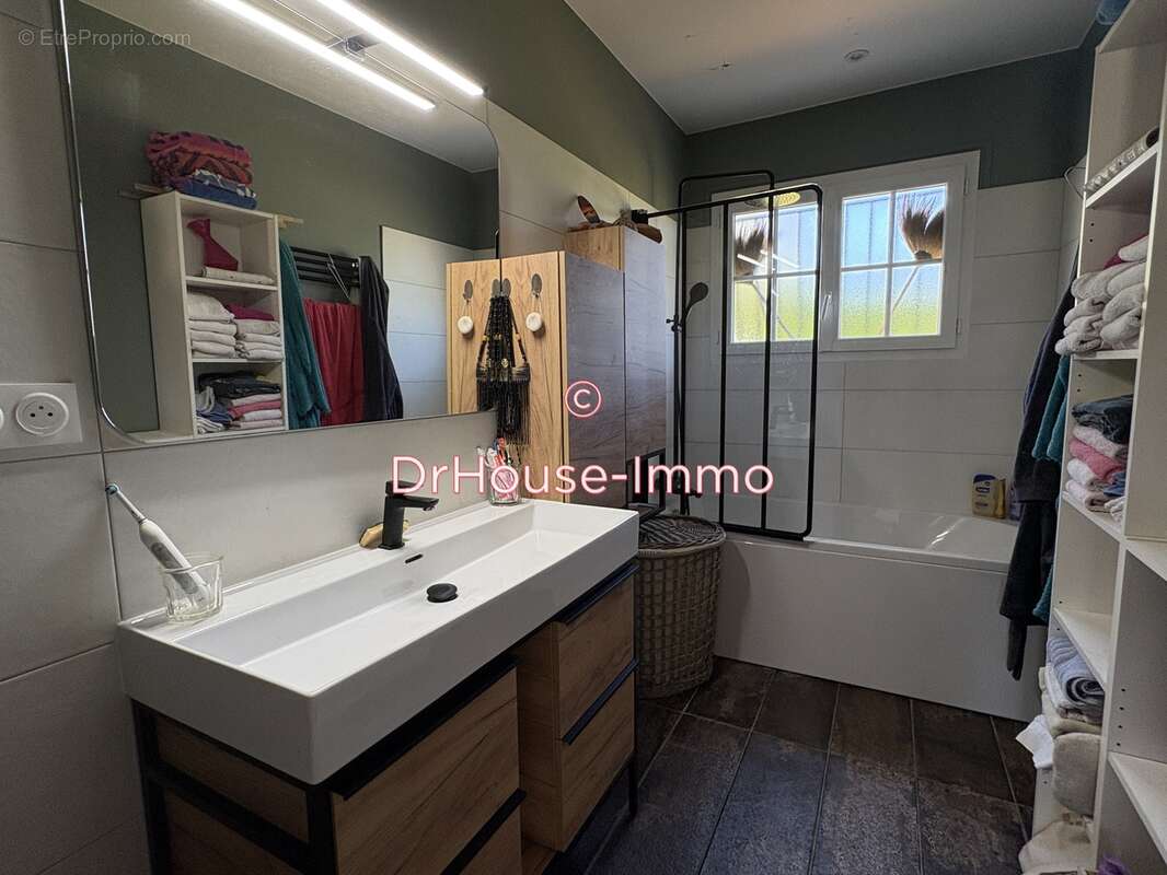 Maison à BOURDEILLES