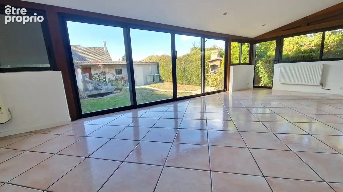 Maison familiale avec dépendance à Marly-la-Ville. - photo 3