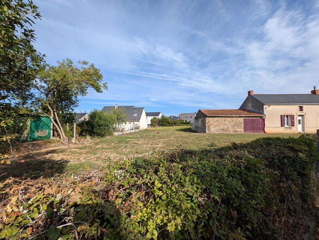 Terrain à SAINTE-LUCE-SUR-LOIRE