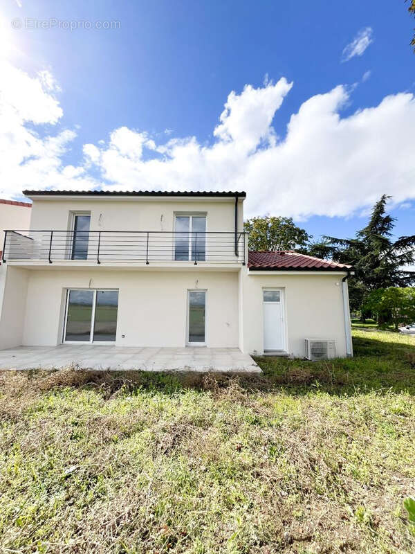 Maison à SAINT-BEAUZIRE