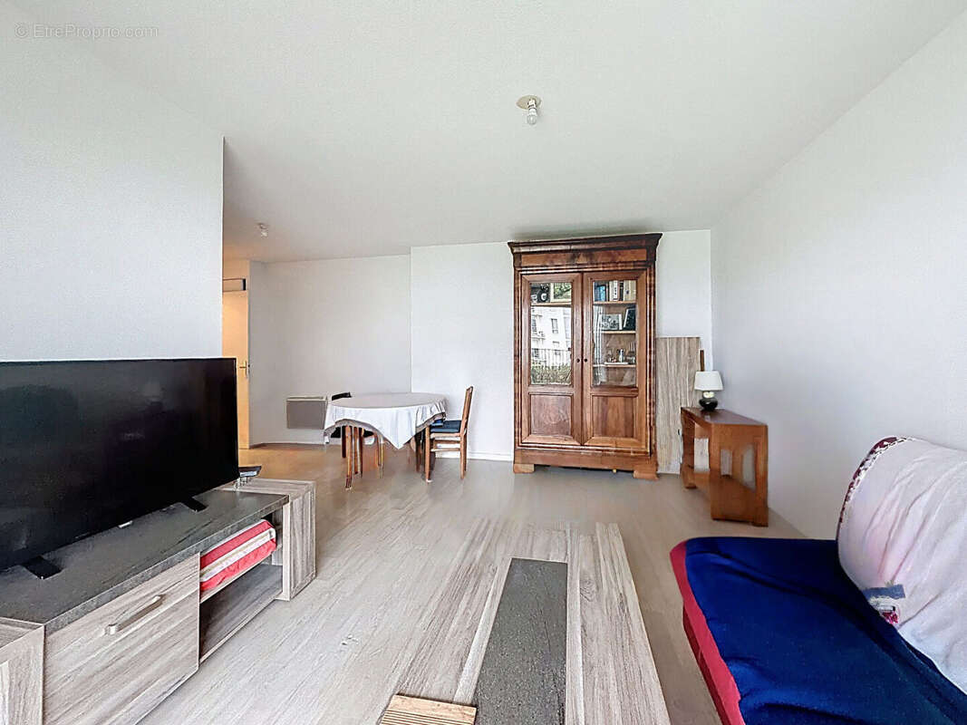 SAINT BARTHELEMY D'ANJOU - Lumineux T3 avec balcon garage - Opportunité pour Investissement locatif ou Résidence principale - photo 2