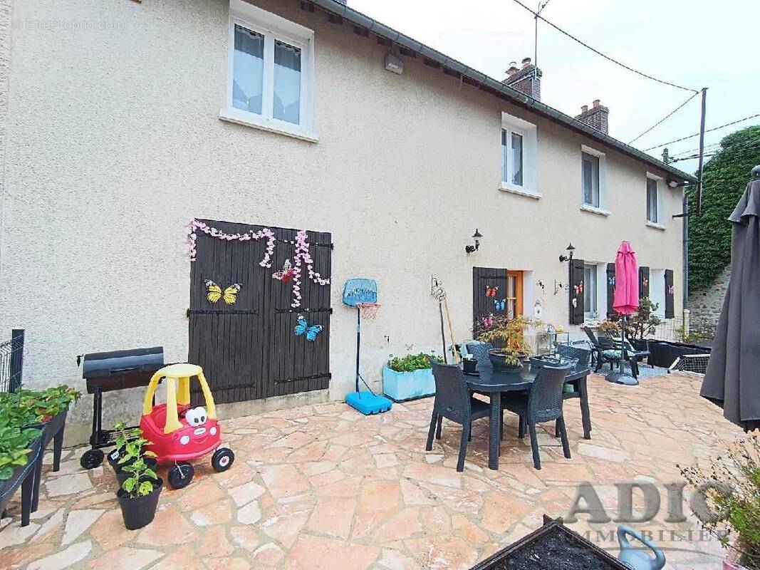 Maison à VER-SUR-LAUNETTE