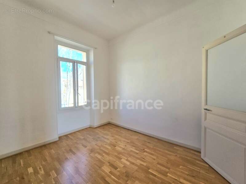 Appartement à SAINT-CYR-SUR-MER