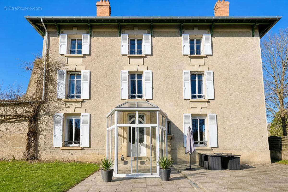 Maison à NERONDE-SUR-DORE