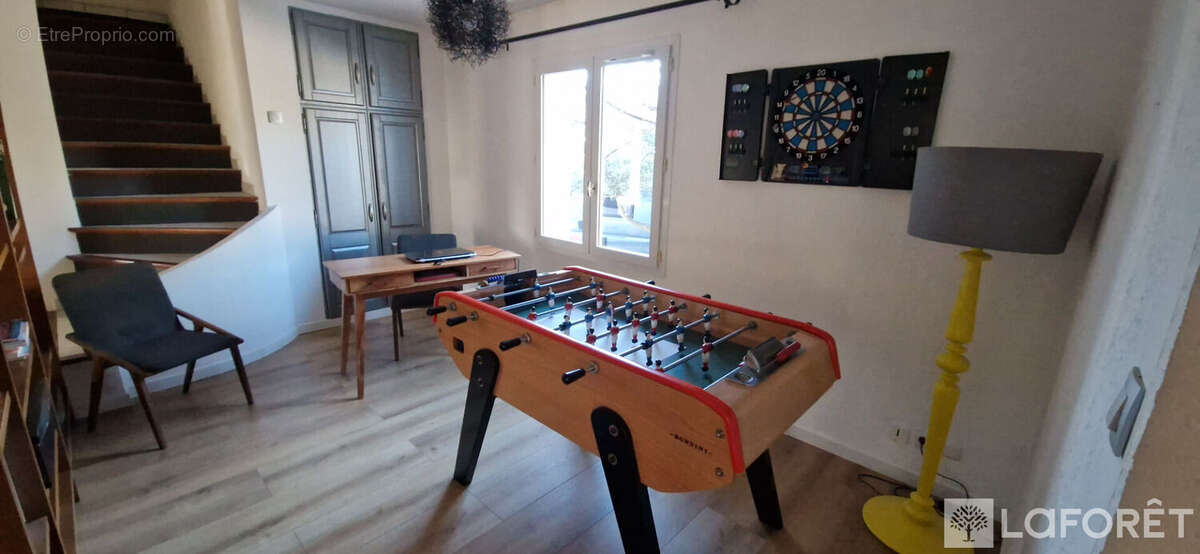 Maison à SAINT-MITRE-LES-REMPARTS