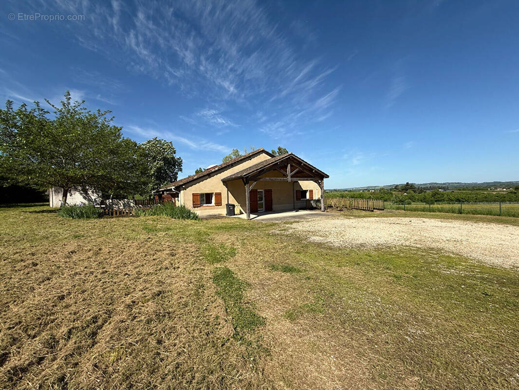 Maison à ALLEZ-ET-CAZENEUVE