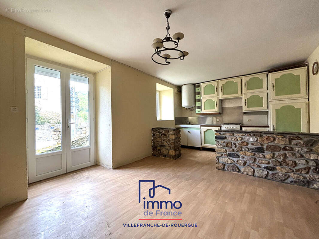 Maison à PREVINQUIERES