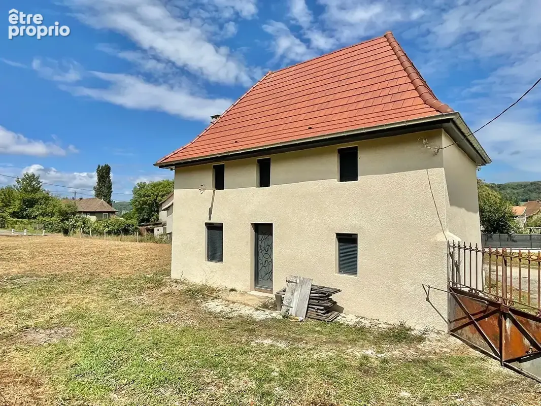 Maison de 90 m² à SAINT-CHEF (intérieur à rénover) - photo 2