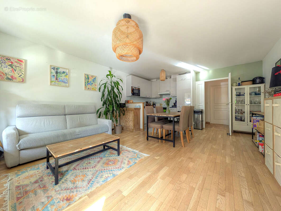 Appartement à LA GARENNE-COLOMBES