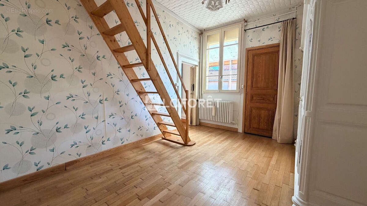 Maison à SAINTE-MENEHOULD