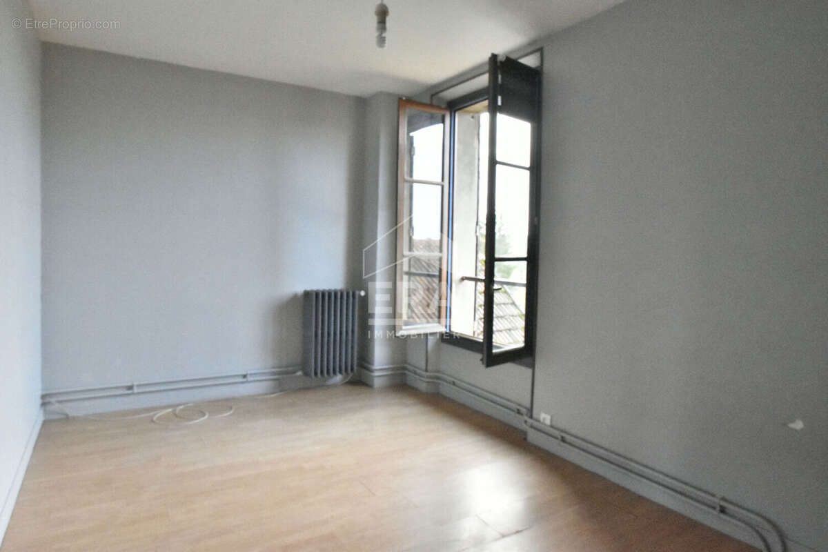 Maison à MAREIL-LE-GUYON