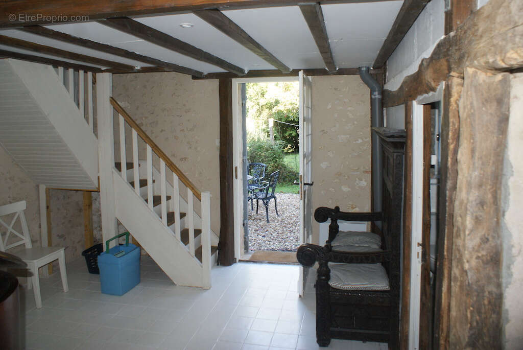 A VOIR. Belle maison en pierre de 4 chambres avec dépendances et vues sur terrain d'environ 2811m2 - photo 12