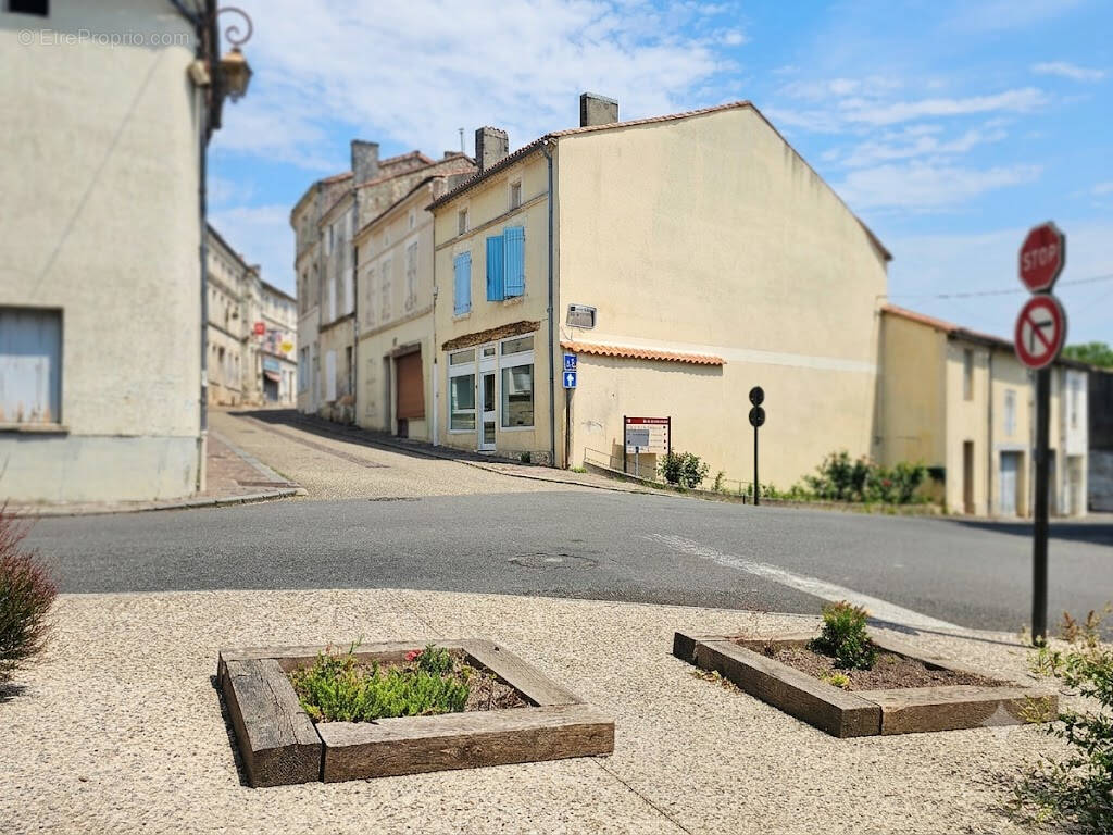 Appartement à BLANZAC-PORCHERESSE