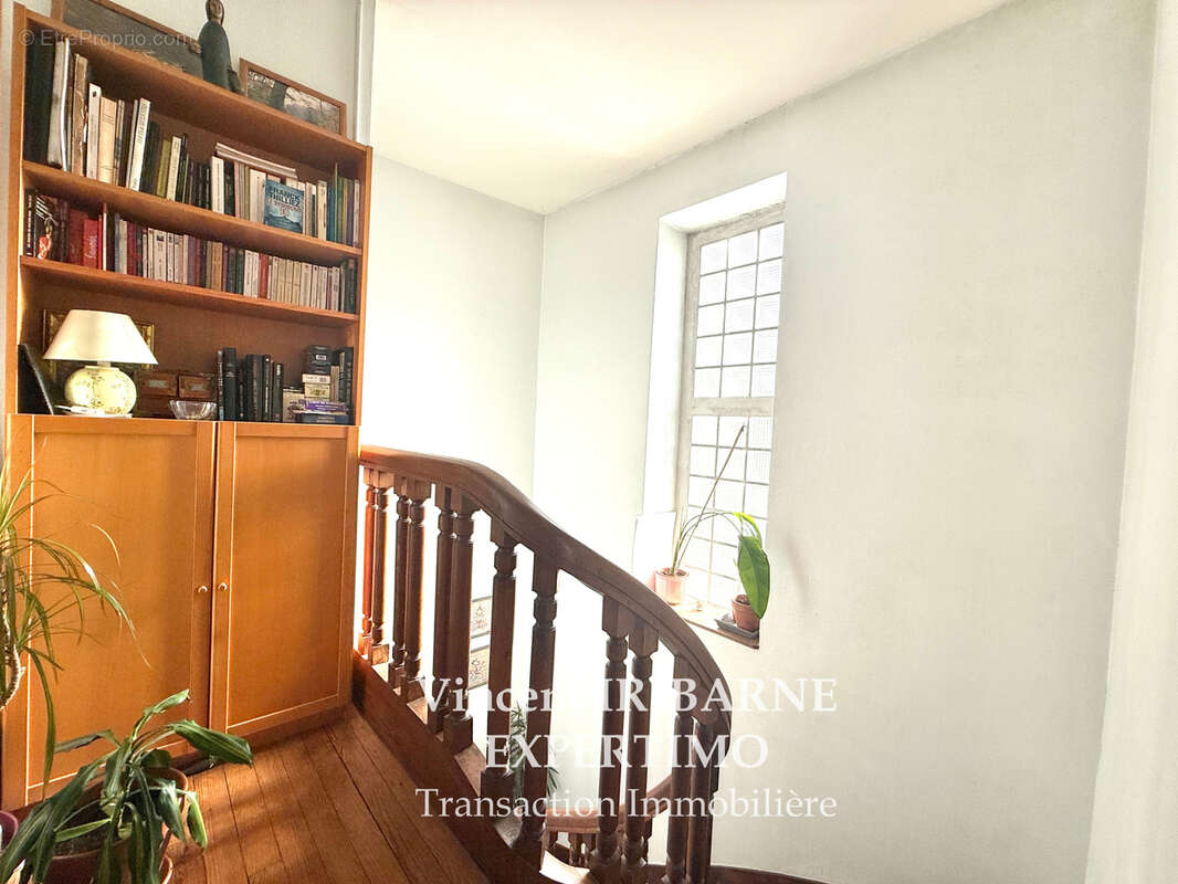 Maison de Ville, Saintes Centre Rive Gauche, 2 Chambres et Cour - photo 5