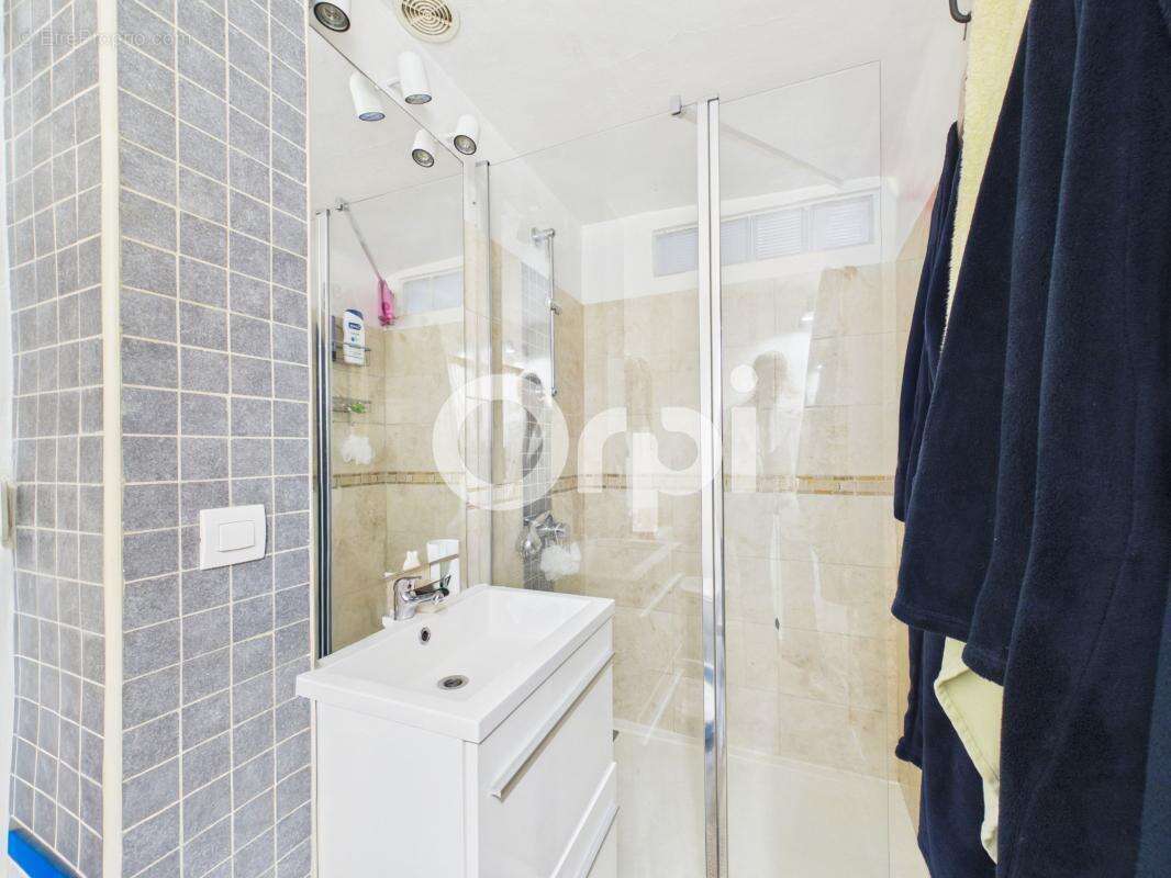 Maison à BAGNOLS-EN-FORET