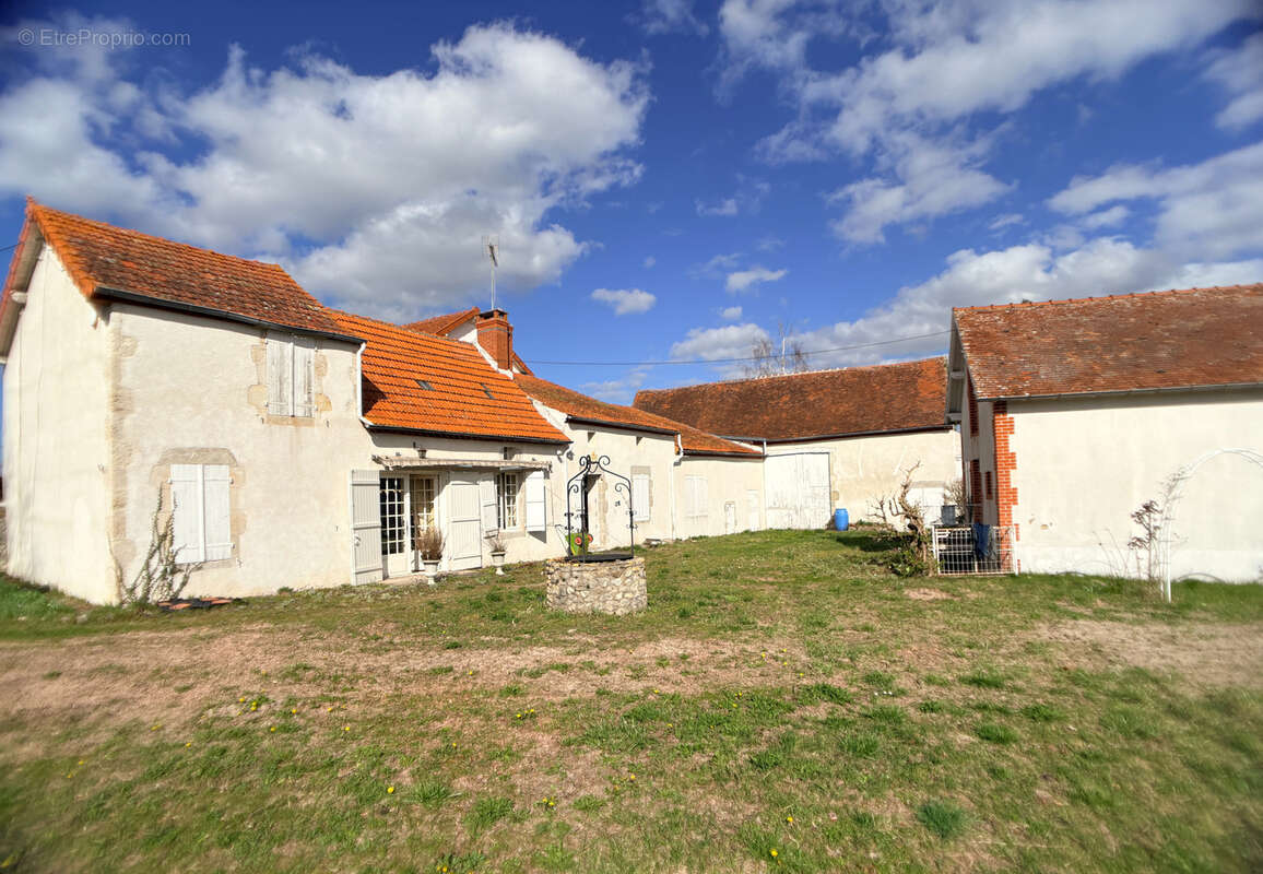 Maison à BELLENAVES