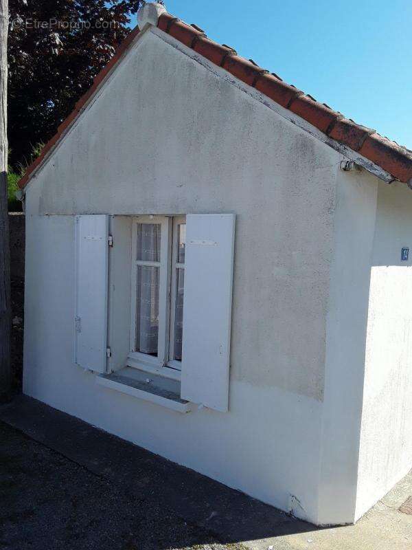 Jolie petite maison située à 840m du front de mer (plage  port Giraud).De 34,5m2 - photo 7