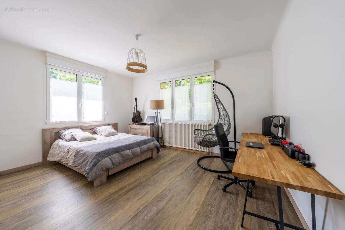 Maison à VARENNES-JARCY