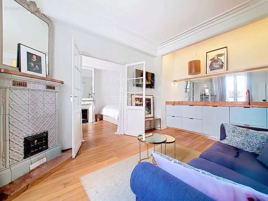 Trois pièces sur cour - carré des antiquaires - photo 2