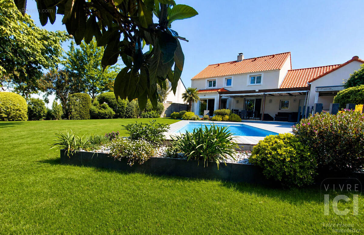 Maison à SAINTE-LUCE-SUR-LOIRE