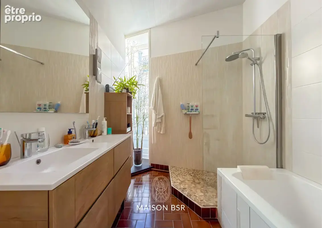 Appartement Nantes - Spacieux T6 de 154 m² avec cachet de l'ancien : 4 chambres, triple exposition et annexes - photo 5