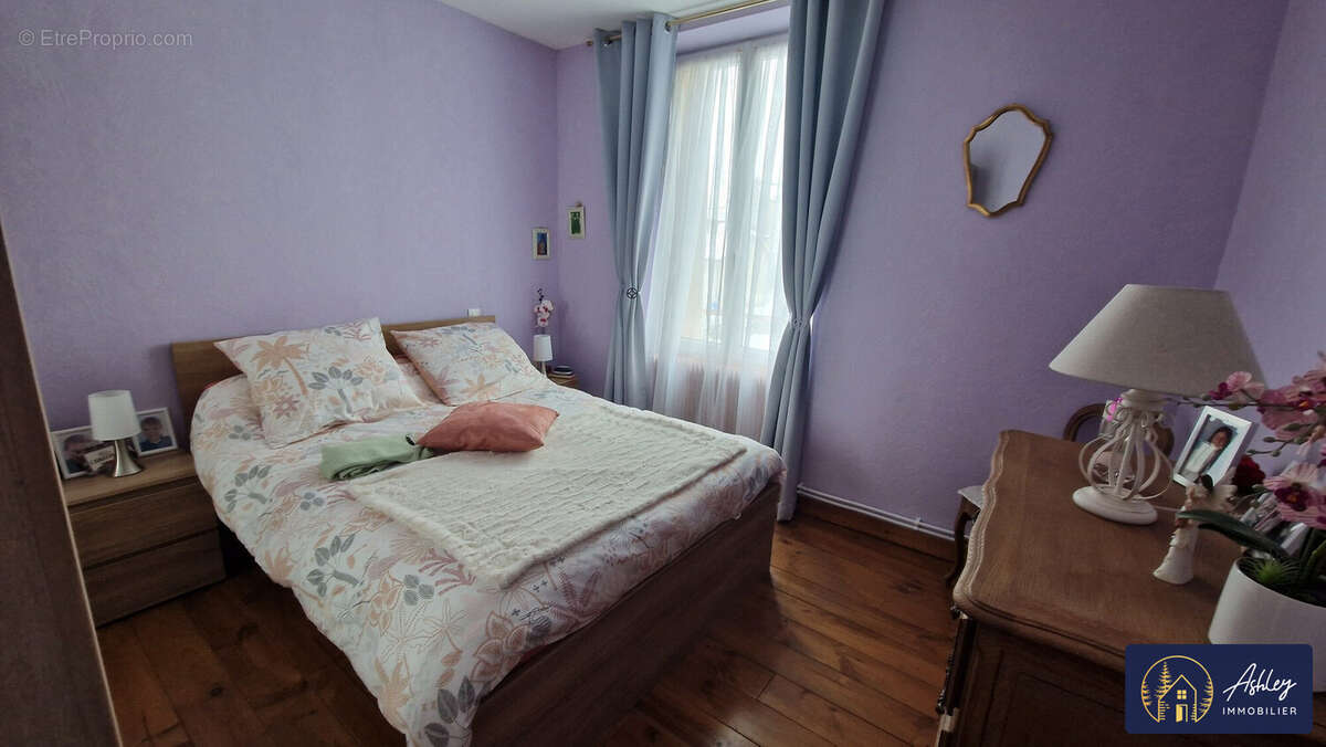 Immeuble 6 appartements RIOM-ES-MONTAGNES  - Appartement à RIOM-ES-MONTAGNES