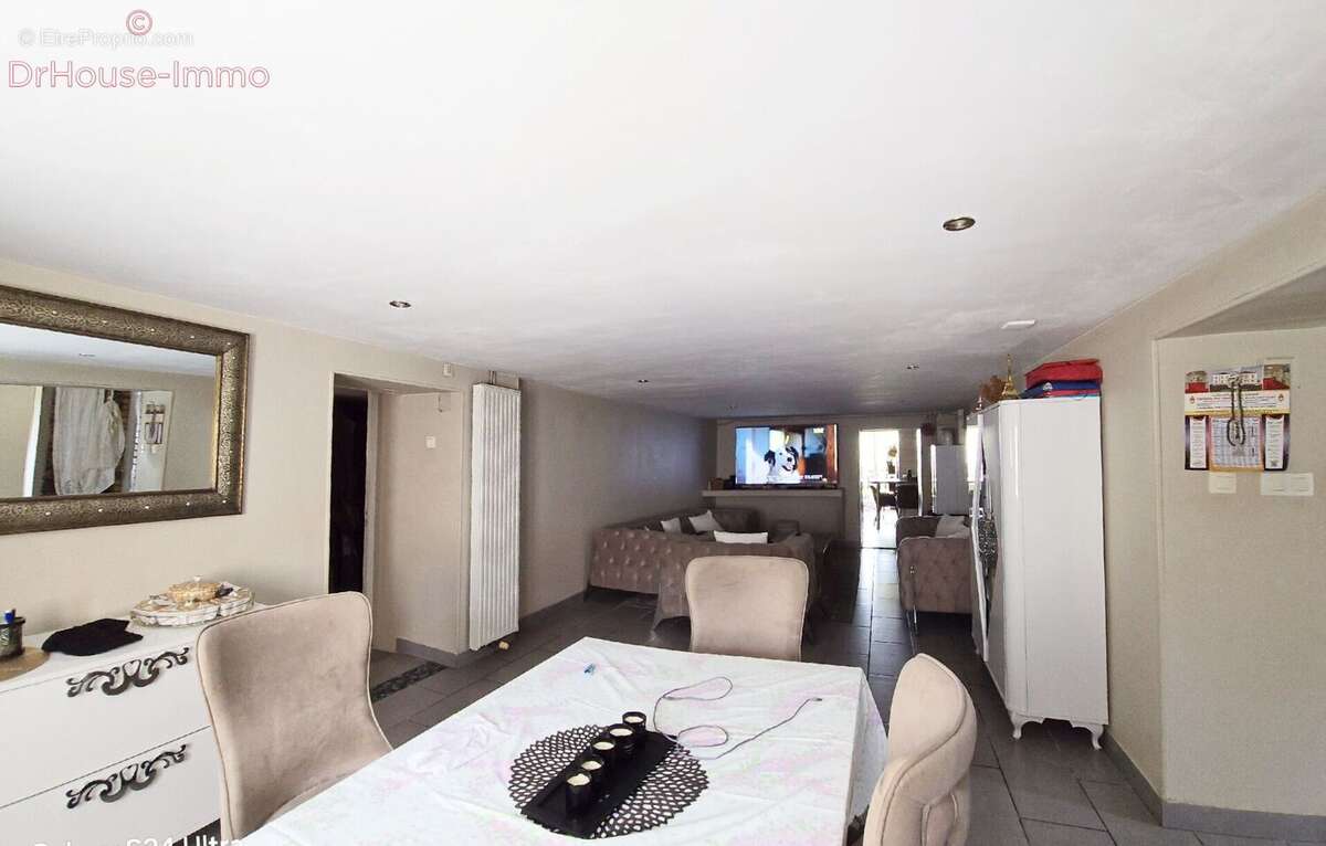 Maison 250 m² à Unieux  - photo 27