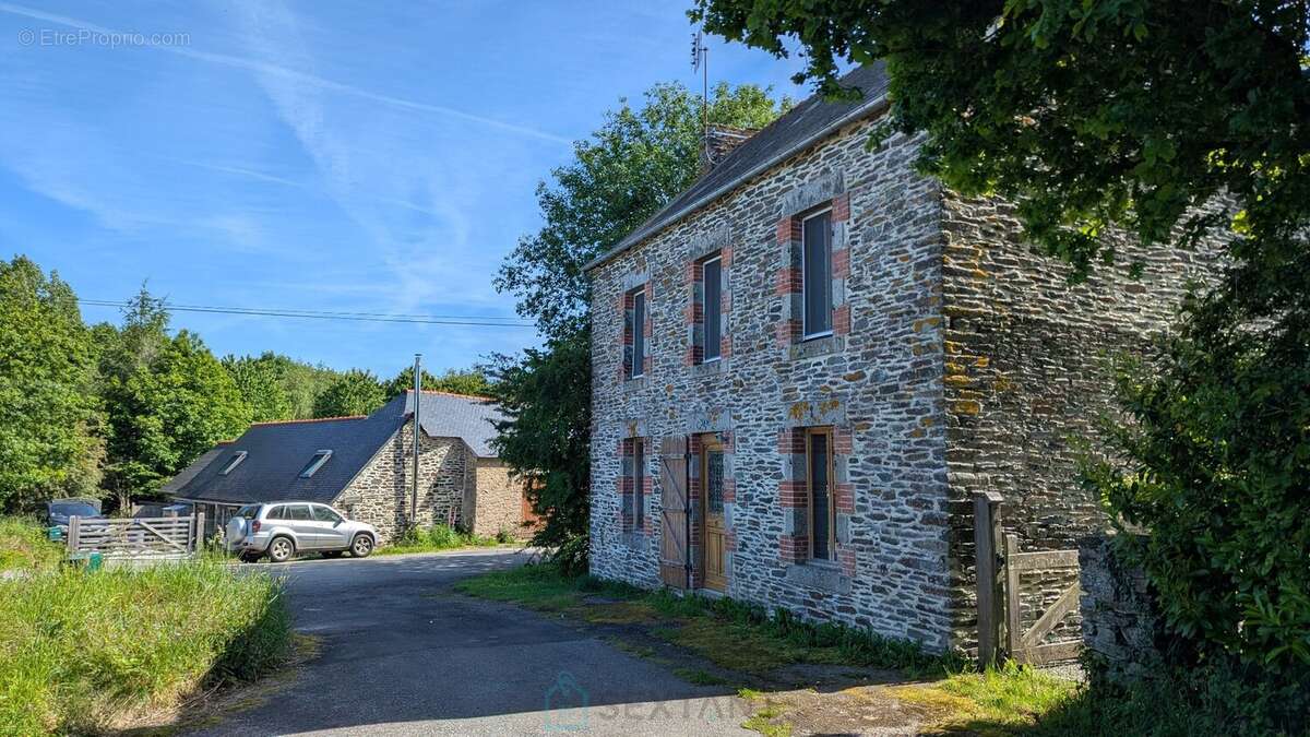 Maison à PLOUGUERNEVEL