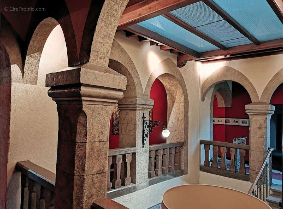 Commerce à CREISSELS