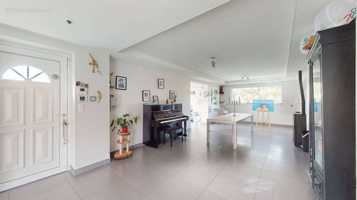 Maison à AVANNE-AVENEY