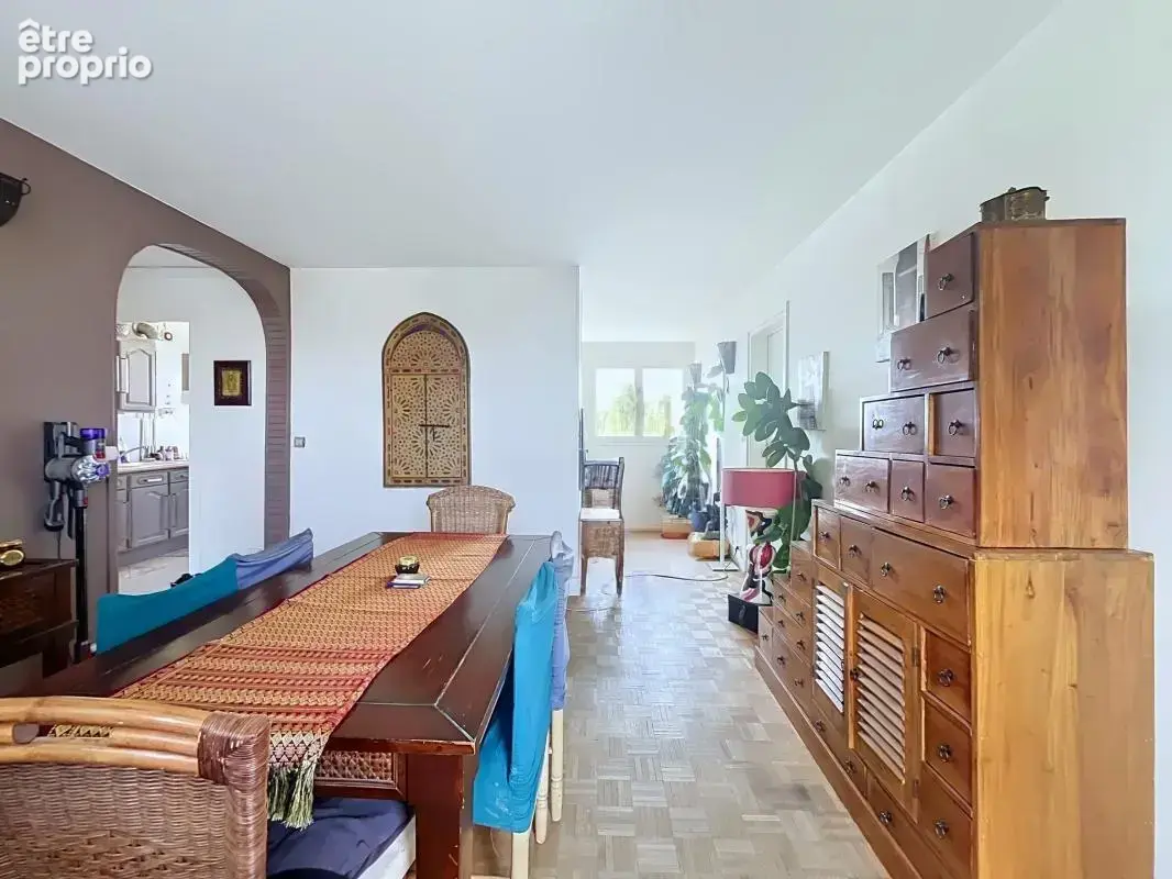 Appartement à LES PAVILLONS-SOUS-BOIS