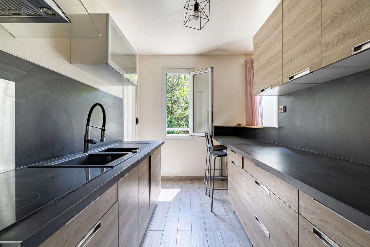 Appartement T4 de 79 m² à Trappes - photo 2