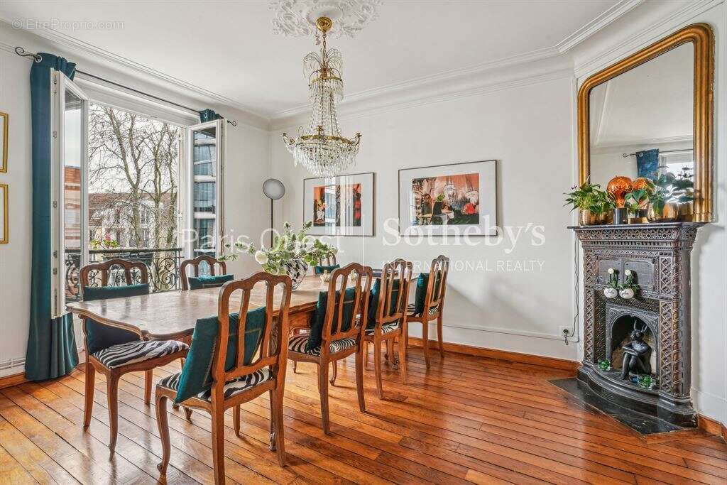 Appartement à NEUILLY-SUR-SEINE