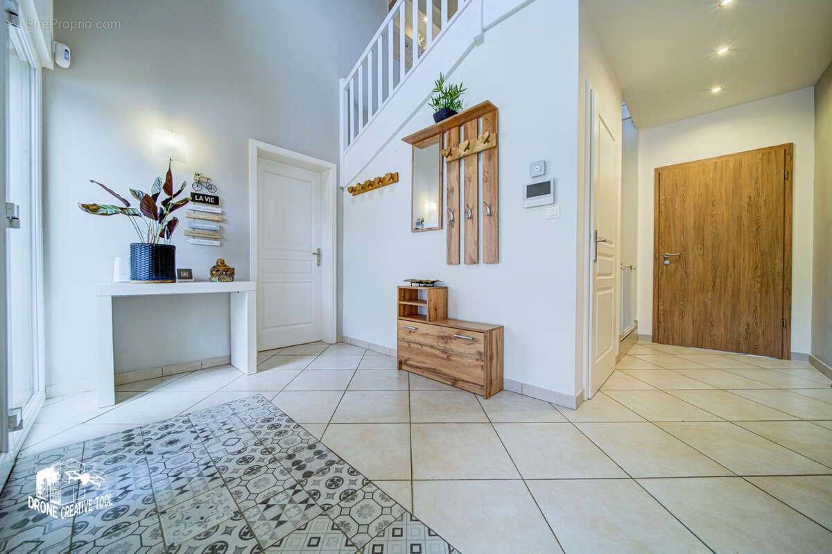 Maison à COIN-LES-CUVRY