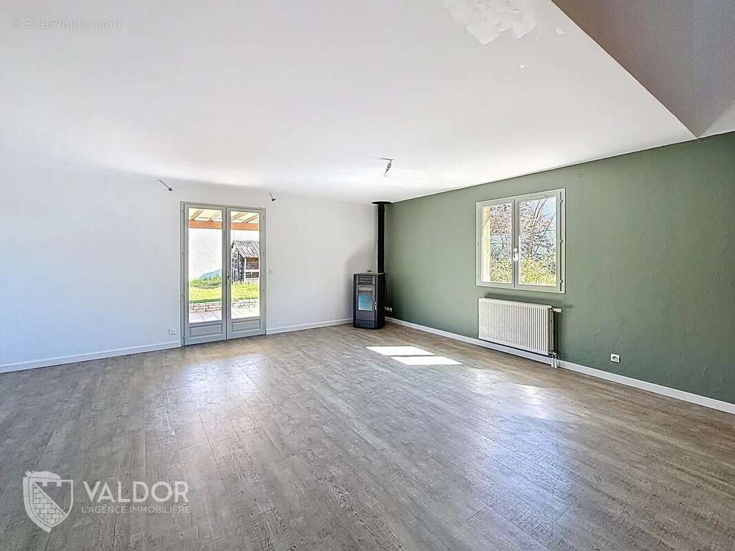 Maison à MONTMERLE-SUR-SAONE