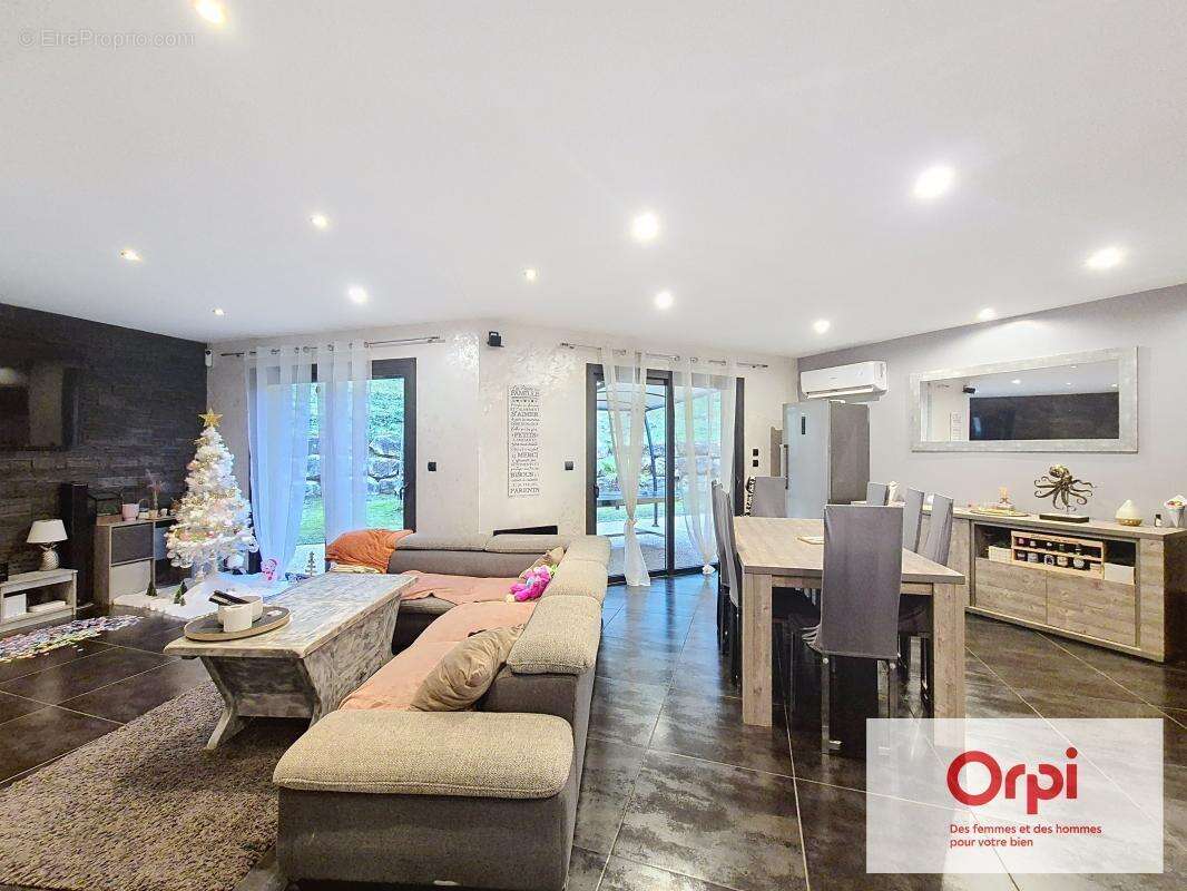 Maison à LE LARDIN-SAINT-LAZARE