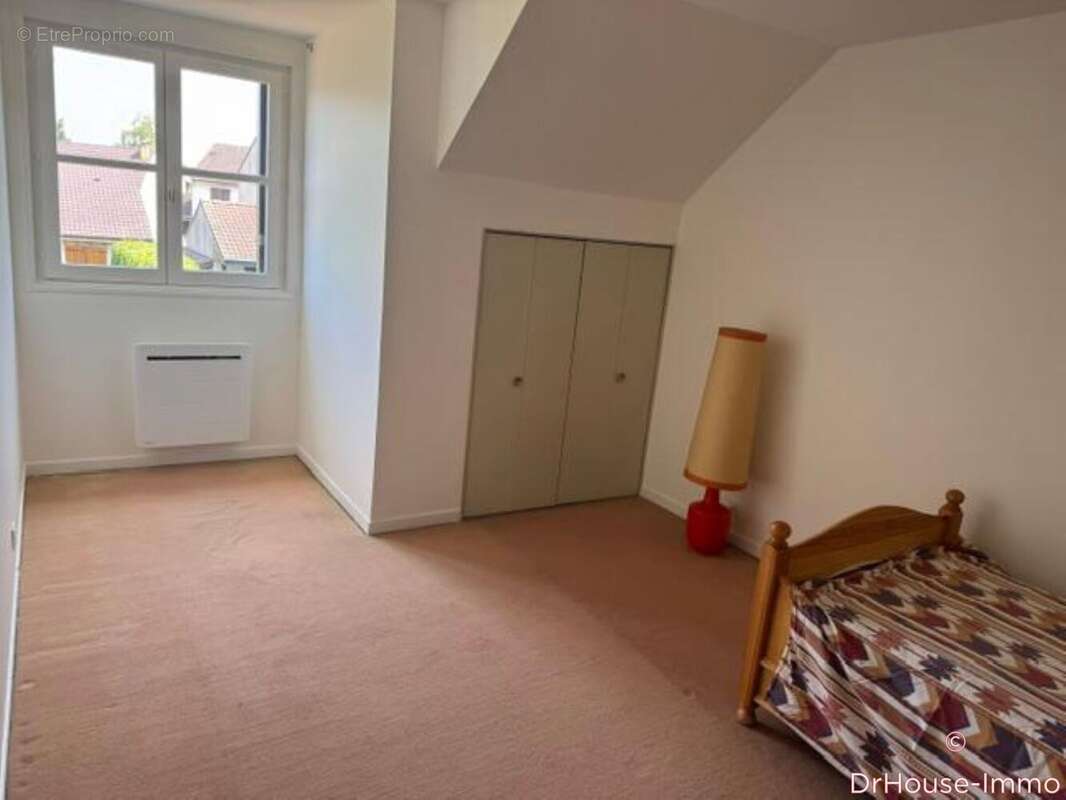 Maison 140 m² à Cernay-La-Ville  - photo 8