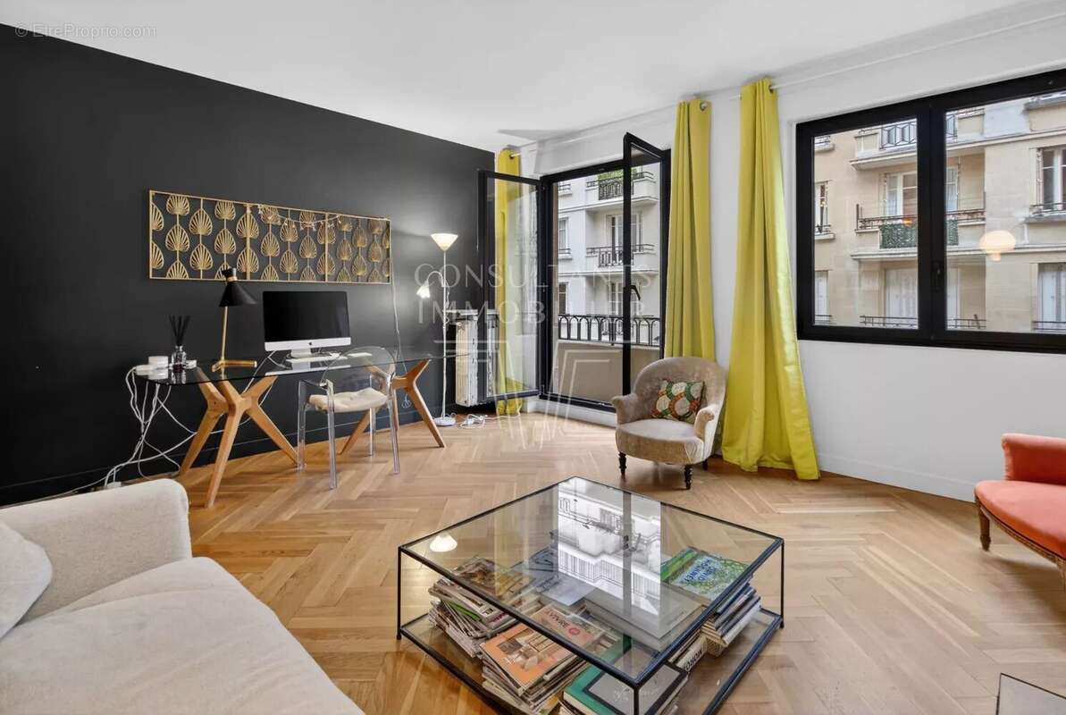 Appartement à PARIS-16E