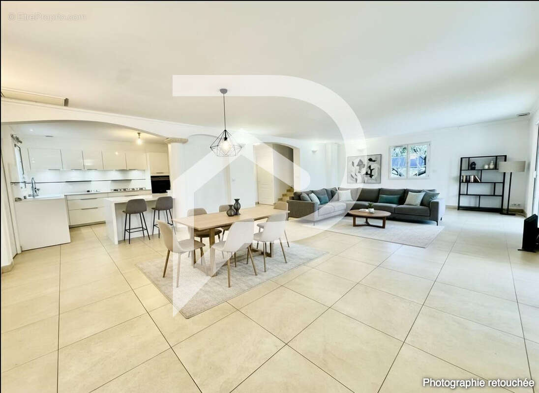 Maison à SAINT-LAURENT-D'AIGOUZE