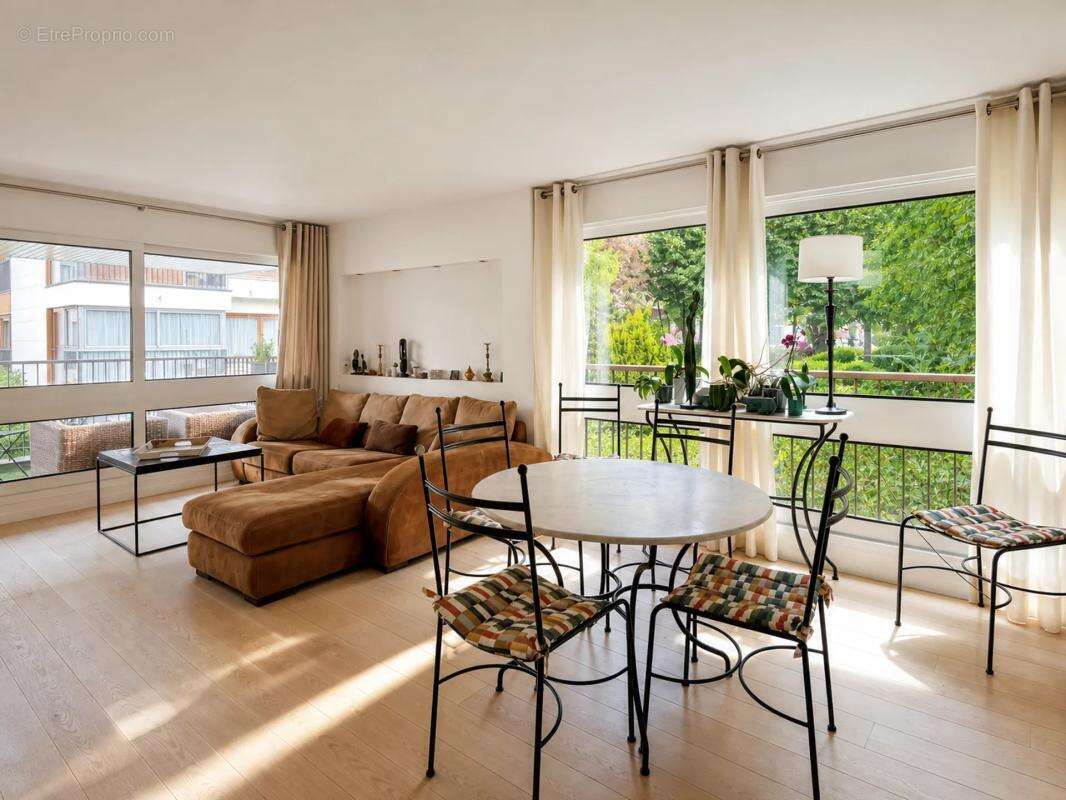 Le Chesnay-Rocquencourt — Résidence Parly II — Appartement familial 93 m² avec 3 chambres, loggia, box et cave - photo 3