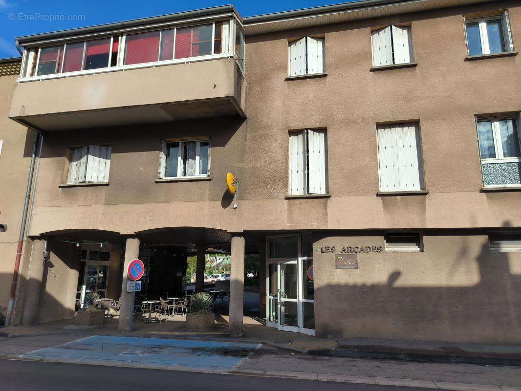 Appartement à SAINT-JEAN-DE-MUZOLS