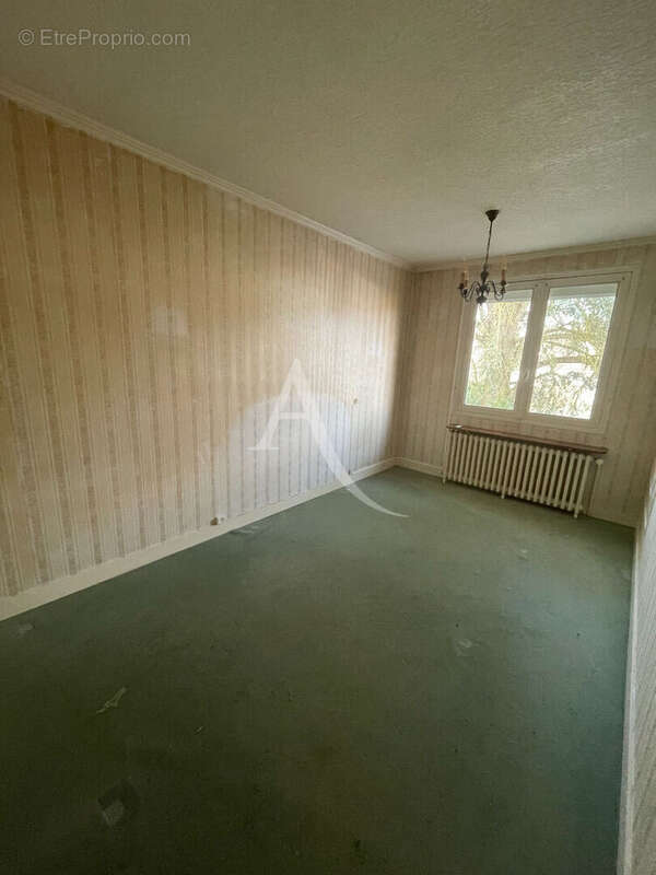 Maison à SAINT-JEAN-DE-BRAYE