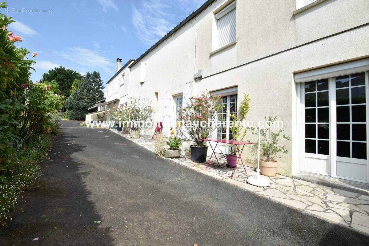 Maison à TONNAY-CHARENTE